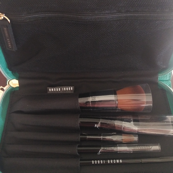 Bobbi Brown Essential Brush kit - Picture 3 of 4
